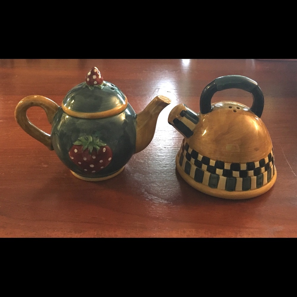 Collectible Tea Pot and Kettle, Salt and Pepper Shakers